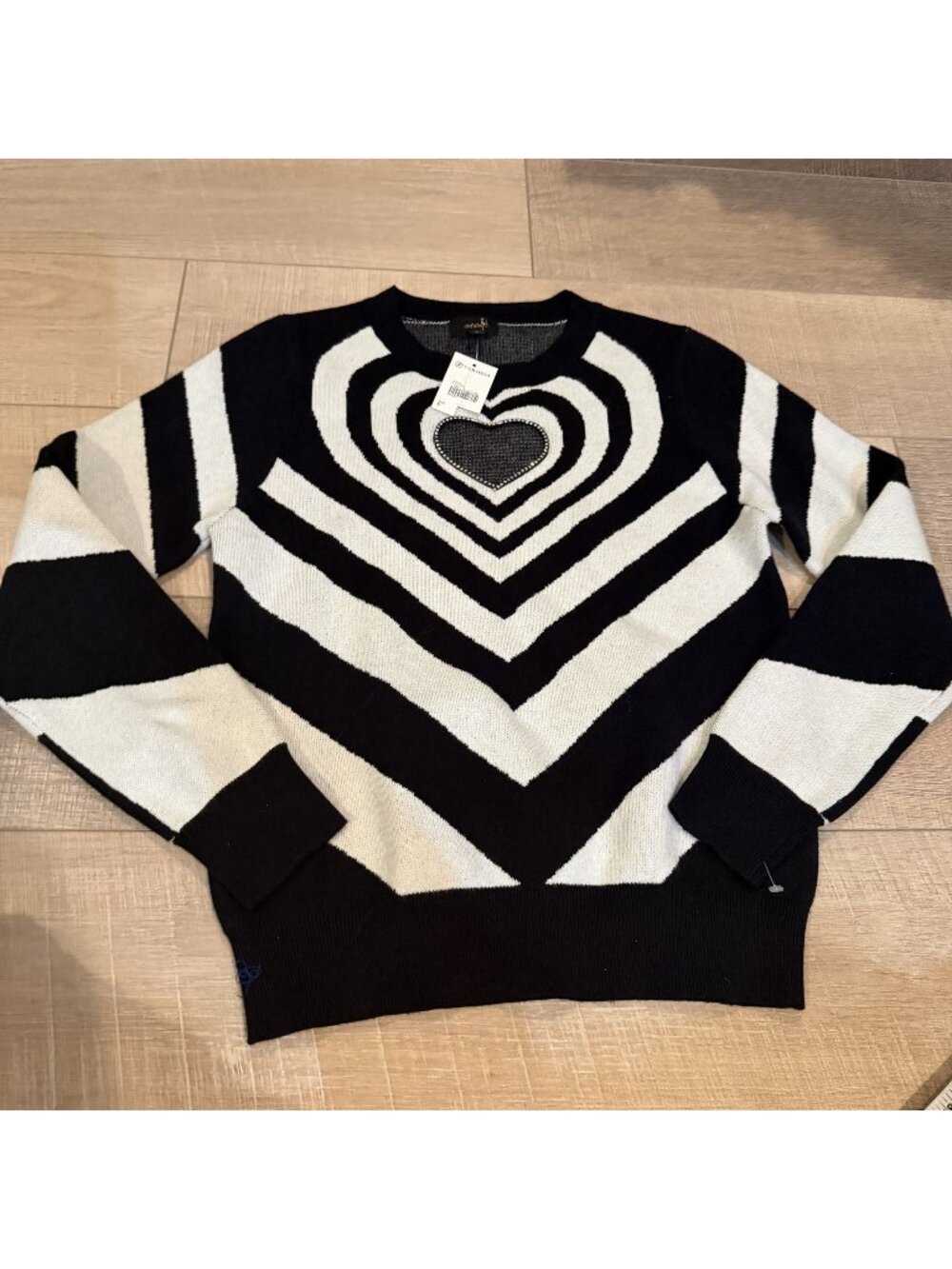 On Twelth Womens Black White Heart Rhinestone Sweater New Small Versona